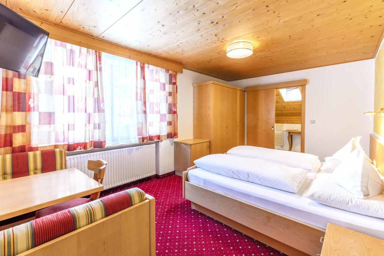Hotel Schwarzer Adler 2*