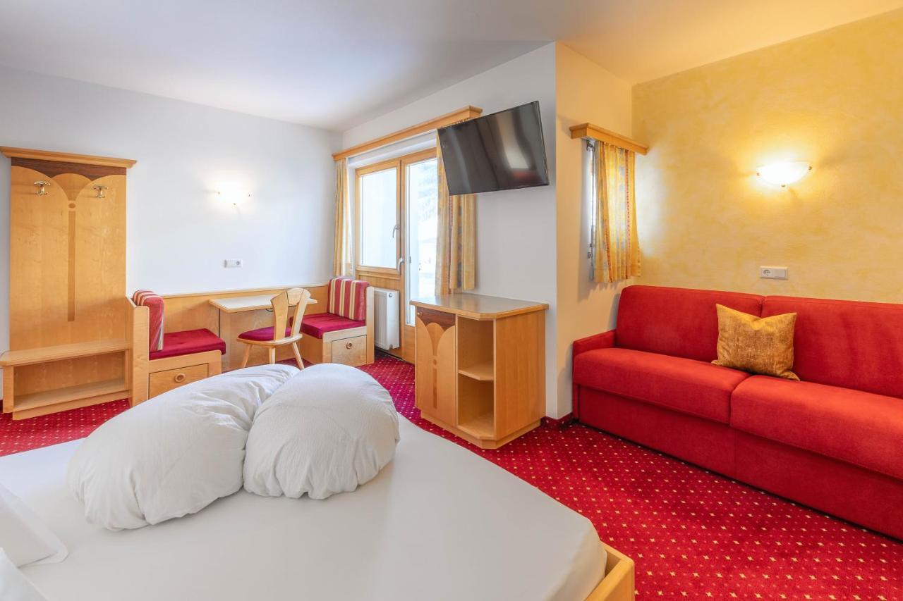 Hotel Schwarzer Adler 2*