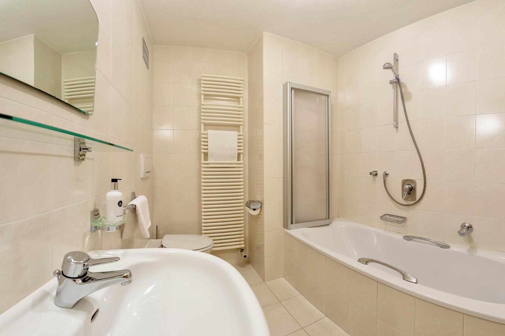 Schwarzer Adler Hotel Resia